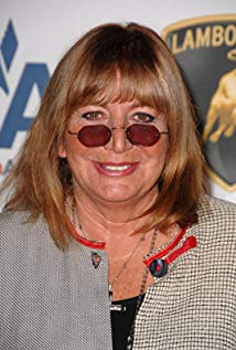 How tall is Penny Marshall?